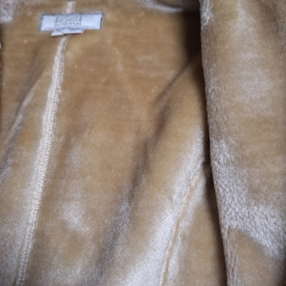 Elegant Floral Teddy Jacket - Picture 5 of 6